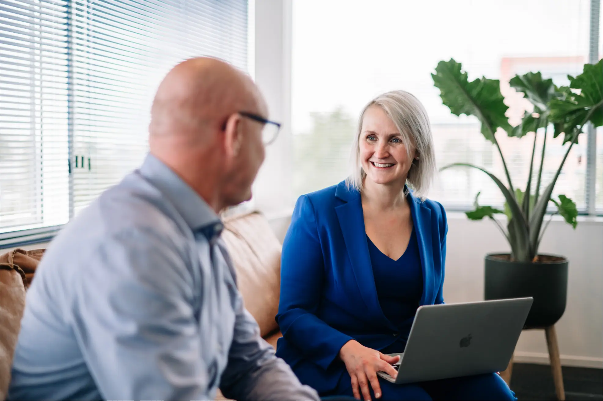 AddComm, Leonie van der Veen