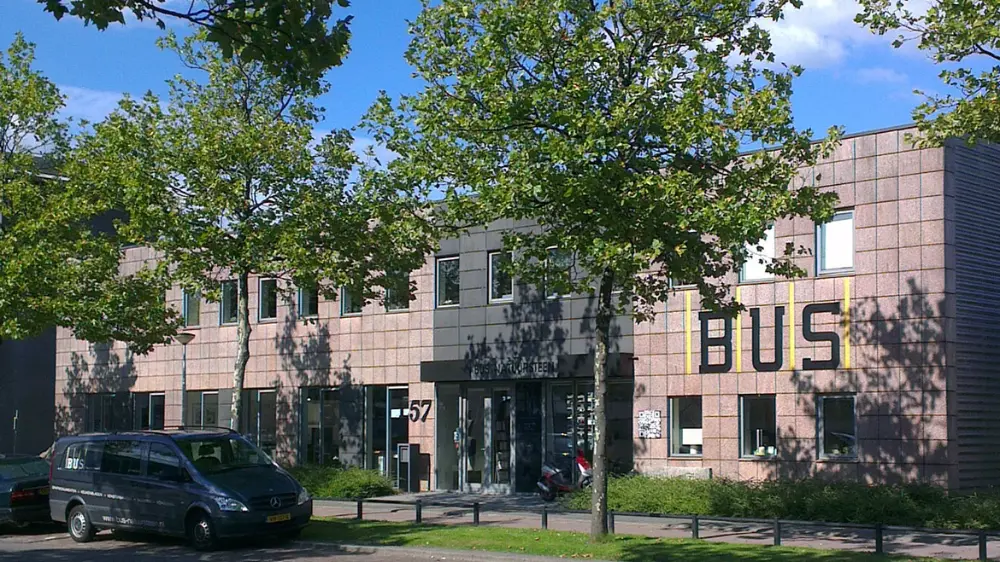 Bus Natuursteen, Alexander Bus