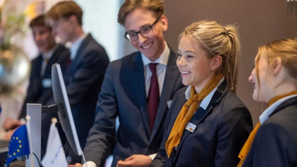 OIB Holding BV, Bert van Wede